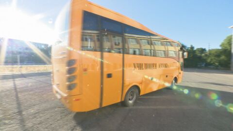 „Бил е с крак на спирачката“: Шофьор почина зад волана на ученически автобус