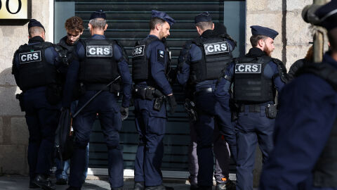 Властите във Франция очакват стотици хиляди французи да участват в общонационална стачка