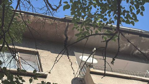 Полицията вече охранява евакуирания заради напуквания блок в &quot;Хаджи Димитър&quot;