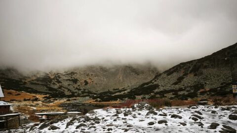 Заваля първият сняг (ВИДЕО)
