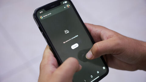 Иран: Спряхме интернета поради терористични операции, ръководени от чужбина
