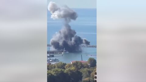Снимка: Атака с дрон в Сочи, дим се издига над пристанището (ВИДЕО)