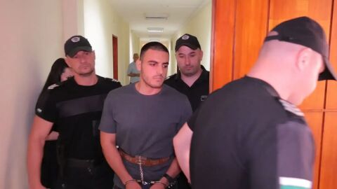 Снимка: Доживотен затвор за Омар Аднан: Съдът в Бургас увеличи наказанието за смъртта на двамата полицаи