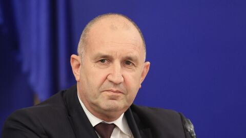 Снимка: Румен Радев: Не са открити останки от дронове на борда на атакувания кораб в Черно море