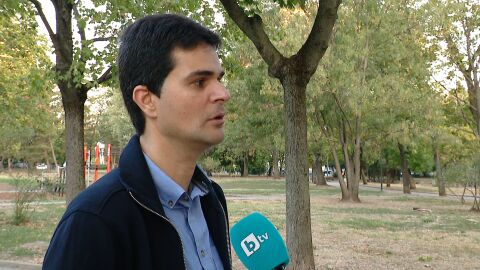 Снимка: Възрастен мъж повалил и стискал за врата 12-годишно дете в парк „Заимов“ в София