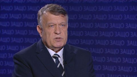 Снимка: Министър Вълчев: Знам и тъмната страна на свободата на избор на учителите. МОН няма да пише единния учебник по БЕЛ, история и география