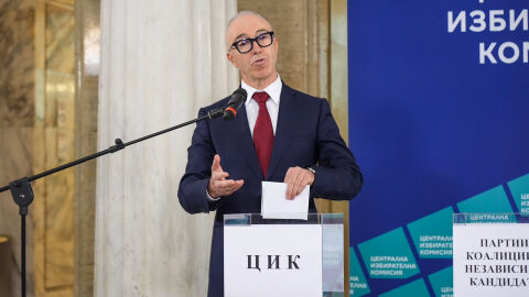 Снимка: Пълен списък - ето номерата в бюлетината за президентските избори