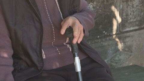 Снимка: Празнични добавки по нови правила: Проект - само пенсионери на помощи и с едно жилище с бонус за коледа