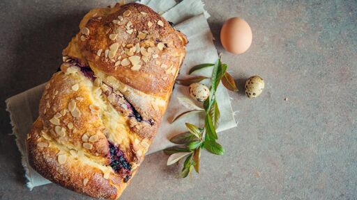 Снимка Домашен козунак с масло и прясно мляко по класическа рецепта (РЕЦЕПТА)