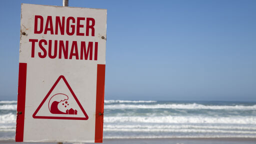 Предупреждение за цунами в Япония след мощен трус с магнитут 7,6