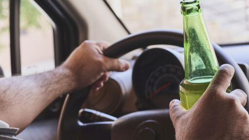 Пиян и неправоспособен шофьор се блъсна в друг автомобил и избяга