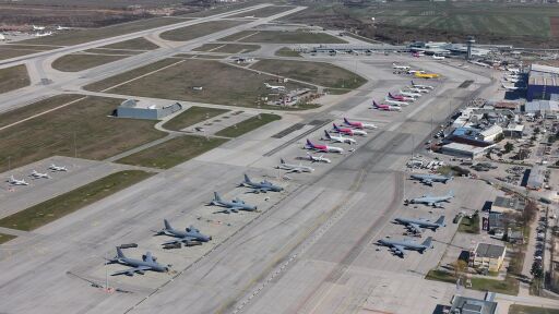 Ройтерс: Иранските власти предупредиха България да не позволява на САЩ да използват летищата ѝ