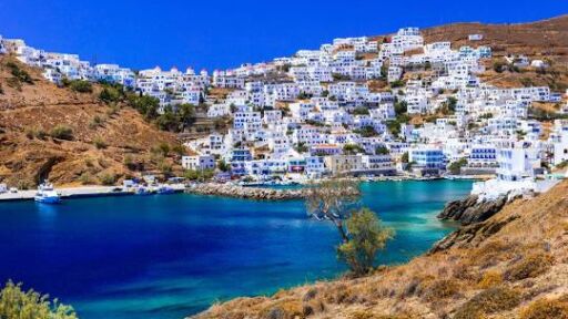 Не е Санторини: Гръцки остров набира популярност, ето колко излиза нощувката