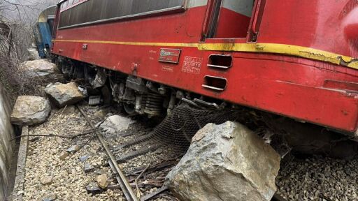 Има пострадали пътници при тежкия инцидент с влак между гарите Царева ливада и Трявна