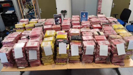 Откриха кокаин за 75 млн. евро в почва за цветя