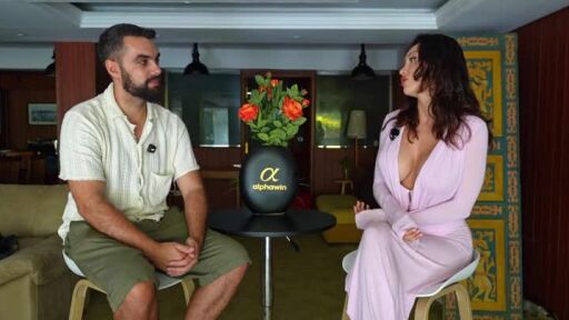 Зад кадър с Туджаров: Санта Китана: За себе си научих, че все още оставам енигма за хората