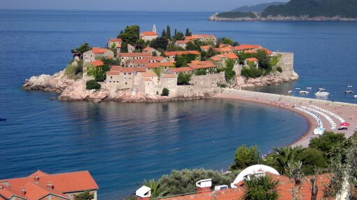 Забраненият остров в Адриатическо море: От рибарско селище до лукс и разпад