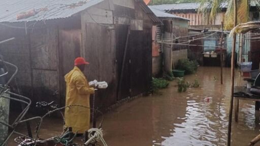 19 жертви и хиляди евакуирани след проливни дъждове в Карибите (ВИДЕО)