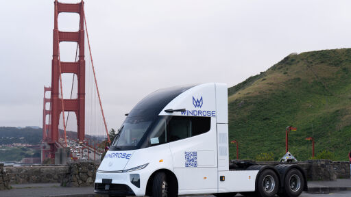 Китайският „близнак“ на Tesla навлиза на европейския пазар