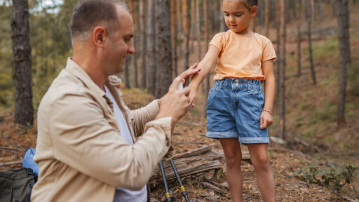 Снимка Не пускайте детето да играе там: Как да разпознаете опасни зони с кърлежи и да се предпазите (ВИДЕО)