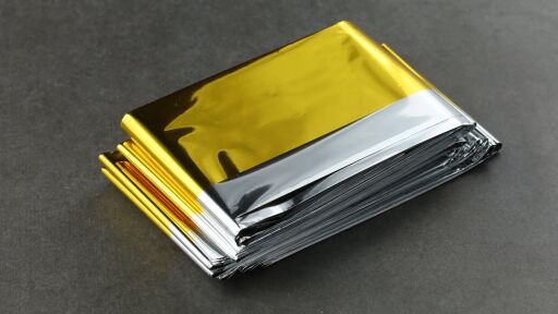 Гърция с нови изисквания за аптечките в колите: Какво е изотермичното одеяло и колко струва?