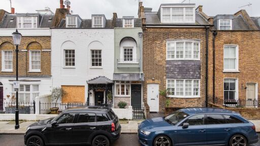 Една от най-тесните къщи се продава на цена над един милион евро