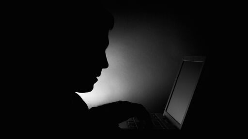 Обвиниха гръцки гражданин в онлайн сексуално насилие над две непълнолетни в България