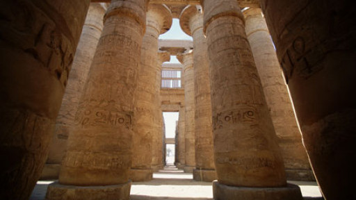 Исполински статуи на древноегипетски фараон бяха открити официално след реставрация, продължила близо 20 г.