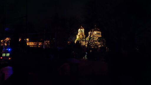 Мрак в центъра на София: Осветлението край Софийския университет угасна (СНИМКИ)