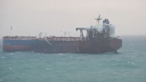 Хеликоптер излетя от Варна с провизии за танкера край Ахтопол