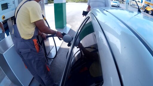 Цените на горивата у нас продължават да растат, но с по-бавен темп