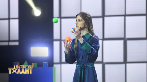 Кристина Костова взе ума на всички с кубчето на Рубик