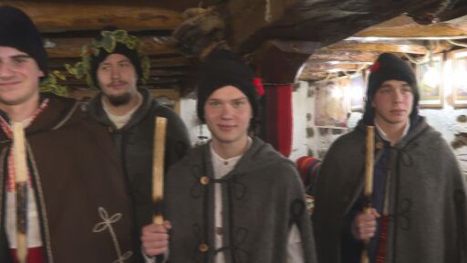 Коледарите от Сгориград тръгнаха с благата вест: „Да се роди доброто във всеки дом“