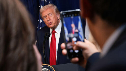 Евентуални удари срещу Иран: Според високопоставени източници Тръмп все още не е решил