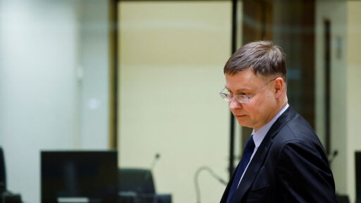 Домбровскис: Войната в Близкия изток рискува да провокира стагфлация в ЕС