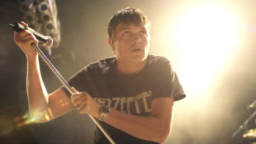 Снимка Вокалистът на 3 Doors Down е починал на 47 години (СНИМКИ)