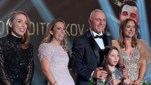 Снимка Христо Стоичков по-щастлив от всякога на Свети Валентин: Обичайте се така, както ние! (СНИМКИ)