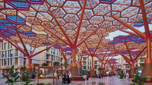 На този остров има изкуствена „гора“, която охлажда през лятото