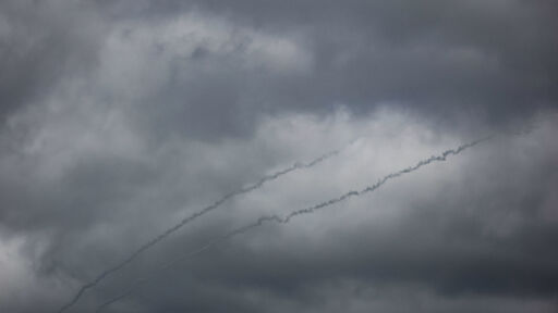 Израел съобщи, че е започнал „мащабна вълна от удари“ срещу Техеран