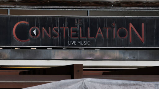 Собственик на опожарения бар в швейцарския курорт Кран Монтана е съден за сводничество