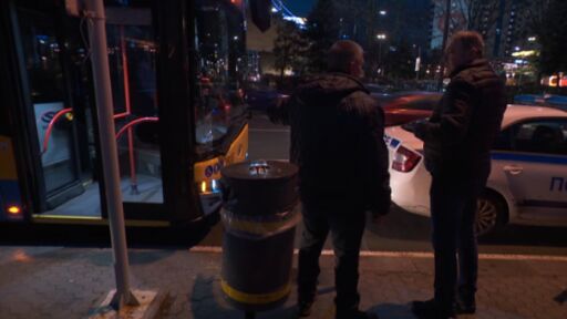 Тролейбус катастрофира с лек автомобил под "Моста на влюбените" в София