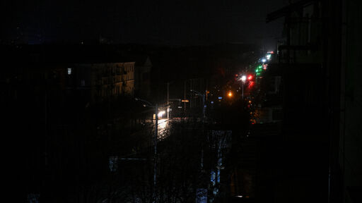 След руска атака: Над 33 хиляди украински семейства са без ток на минусови температури