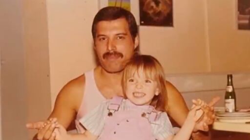 Тайната дъщеря на Фреди Меркюри: Имал стая във всяка къща на семейството й, учил я на музика  (ВИДЕО, СНИМКИ)