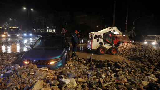 Мощна буря в Гърция уби двама души и нанесе сериозни щети (ВИДЕО)