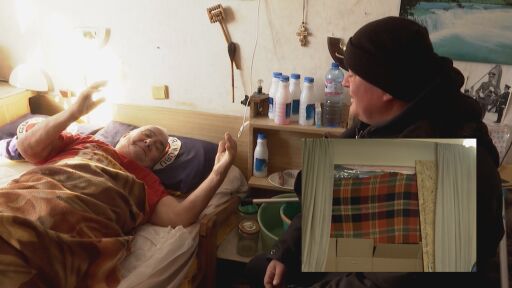 „Спим на минусови температури“: Саниране на блок остави мъж и болния му баща 9 дни без прозорци