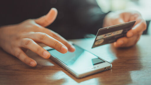 Стотици сметки в Credit Suisse са свързани с нацисти