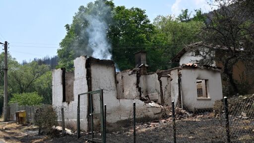 Разкриха дарителска сметка в подкрепа на потърпевшите от пожара в Трънско
