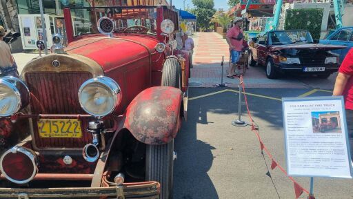 Автомобилни легенди превзеха Поморие: Уникален Cadillac от 1926 г. сред звездите на ретро изложение