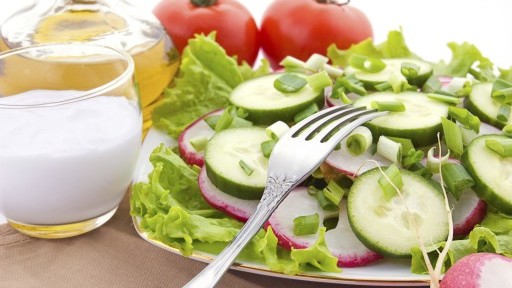 В сезона на зелената салата: Как да се спасим от опасните пестициди