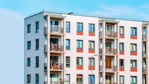 Таксата за вписване на професионални домоуправители вече ще бъде 80 евро